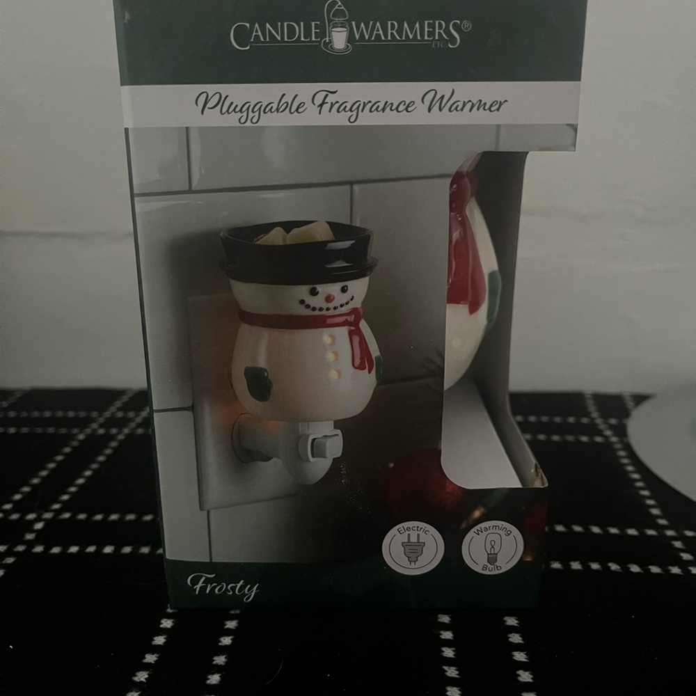 Snowman Plug-in Fragrance Warmer - Festive White and Black